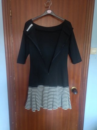 Vestido Midi Negro con Falda Rayas