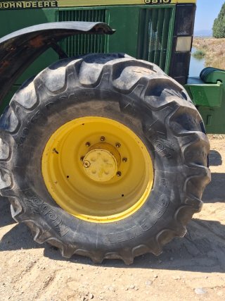 Tractor John Deere 6810