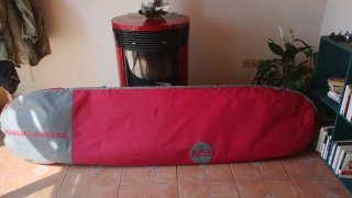 Tabla de surf Olaian con funda. Nueva.