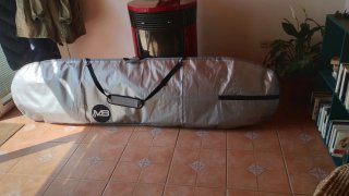 Tabla de surf Olaian con funda. Nueva.
