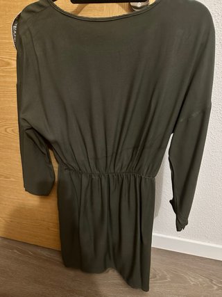 Vestido verde militar con parches