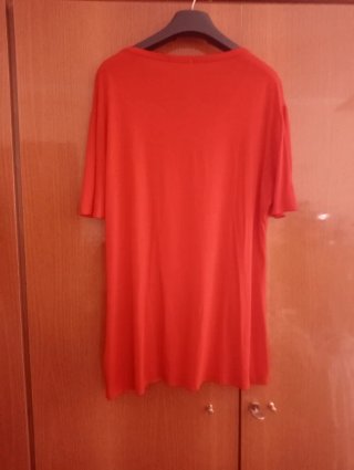 Blusa roja manga volante