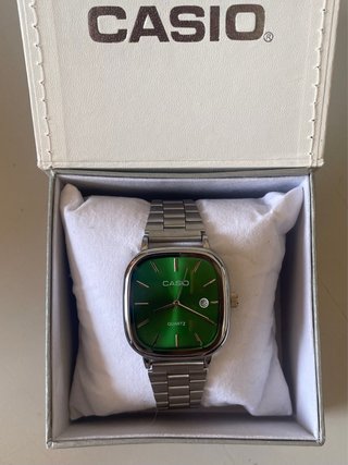 Reloj Casio Vintage Plateado y Verde