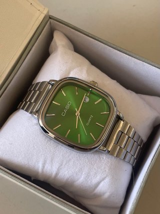 Reloj Casio Vintage Plateado y Verde