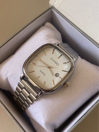 Reloj Casio Vintage Plateado y Blanco