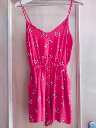 Mono corto floral rojo