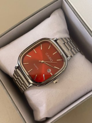 Reloj Casio Vintage Plateado y Rojo