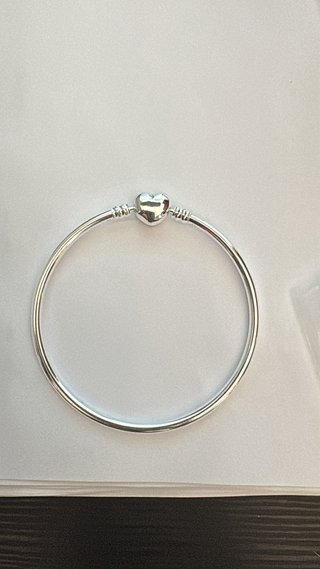 Pulsera rígida corazón 2026 plata