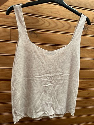 Camiseta Stradivarius tirantes botones beige