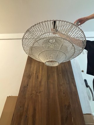 Lámpara de mimbre blanca colgante