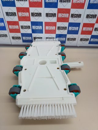 Limpiafondos Rotativo para Piscina con 8 Ruedas Gre 40018N