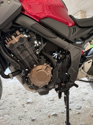 Honda CB650R 2023 A2/A 95cv Revisiones al dia