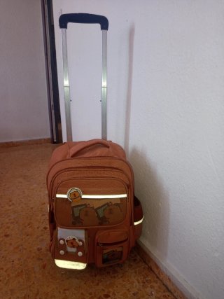 Mochila escolar con diseño de capibara