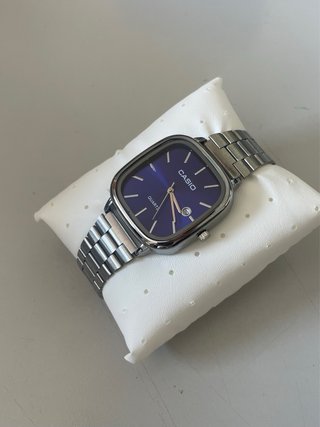 Reloj Casio Vintage Plateado y Azul Marino