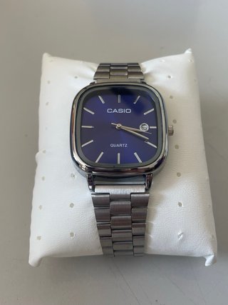 Reloj Casio Vintage Plateado y Azul Marino