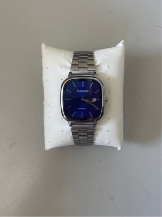 Reloj Casio Vintage Plateado y Azul Marino