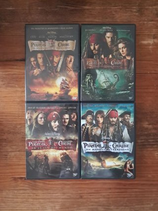 Colección 4 Películas Piratas del Caribe DVD ‼️