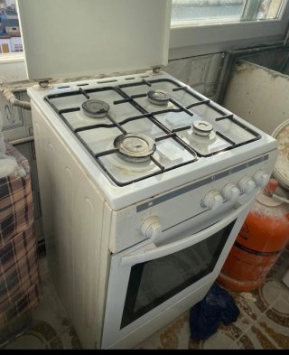 Cocina a gas 4 hornillas con horno
