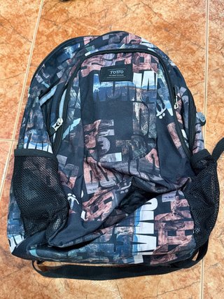 Mochila Totto con Estuche Escolar