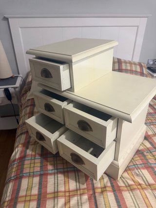 Armario auxiliar beige y blanco
