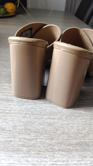 Sandali Calvin Klein beige con tacco