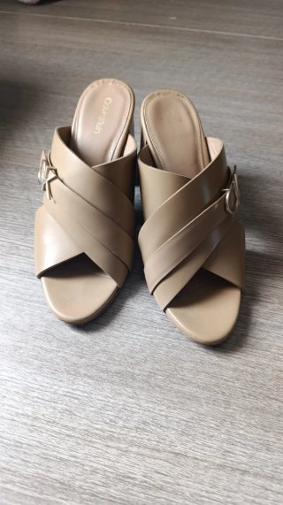 Sandali Calvin Klein beige con tacco