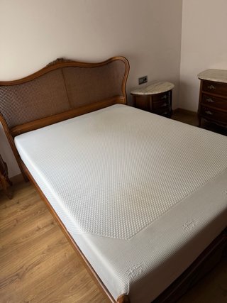 Habitación clásica madera maciza y mármol