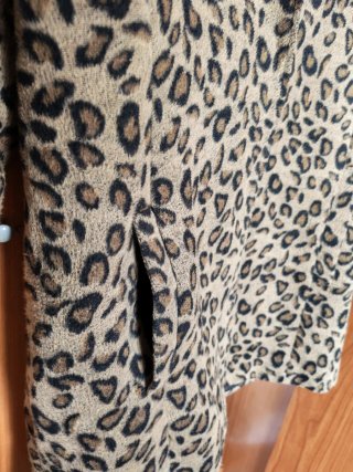 Abrigo BY JULIE estampado leopardo