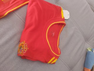 Camiseta España Roja y Amarilla usada una vez.