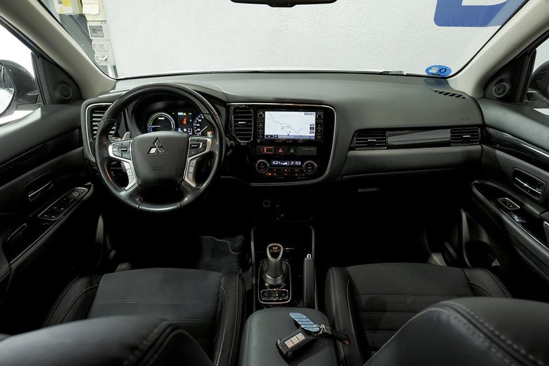 Mitsubishi Outlander 2016, foto 8