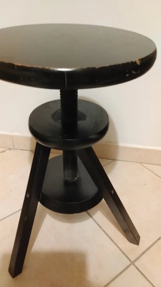 Sgabello vintage in legno nero