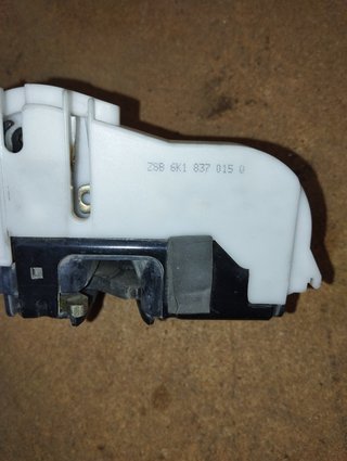 Cerradura puerta delantera Izq. Seat inca 2003