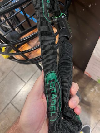 Bicicleta de paseo con cesta y 2 candados