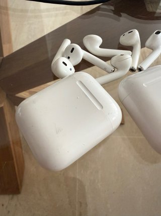 Lote de 2 estuches y 4 AirPods