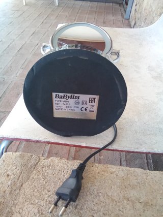Espejo BaByliss con luz.    (Falta cambiar bola )