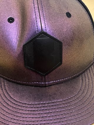 Gorra Nike Negra y Morada Metálica