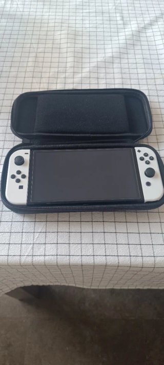 Nintendo Switch Negra y Blanca