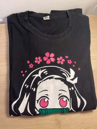 Lote Demon Slayer: camiseta, monedero y gachapones