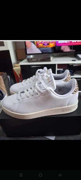 Adidas Bambas Blancas con Detalles Animal Print