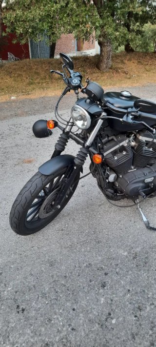 Harley Davidson XL 883 Iron Negra