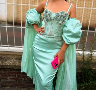 Vestido verde con pedrería