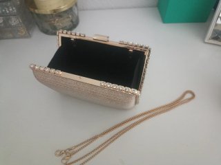Bolso de fiesta dorado con cadena