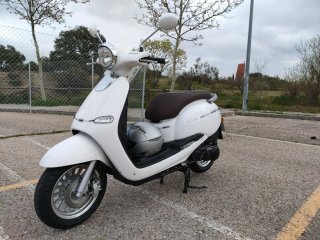 Znen Cruise 125 Scooter Blanca y Marrón