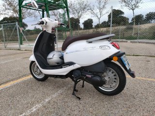 Znen Cruise 125 Scooter Blanca y Marrón