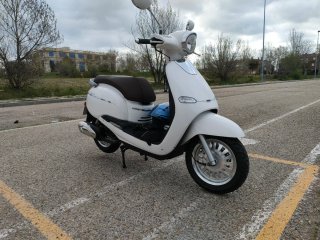 Znen Cruise 125 Scooter Blanca y Marrón