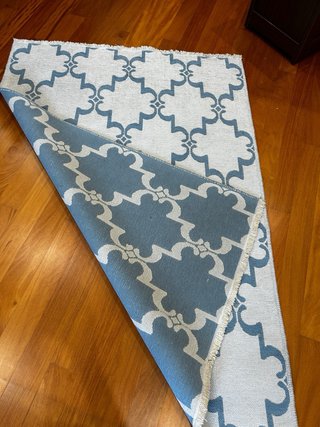 Alfombra doble azul y blanco