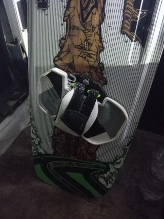 Tabla Kite Surf con straps twin tip 134×40