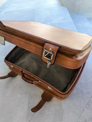 Maleta vintage de piel marrón