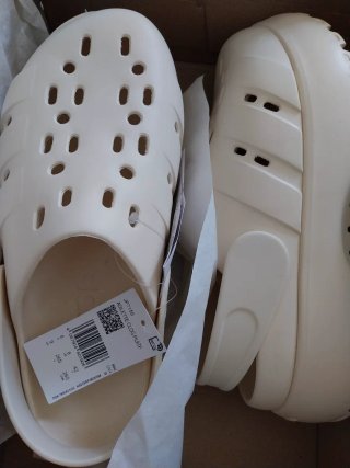 Zuecos Adidas Beige