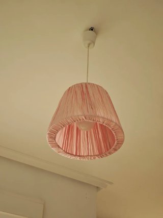 Lámpara de techo rosa IKEA Hemsta